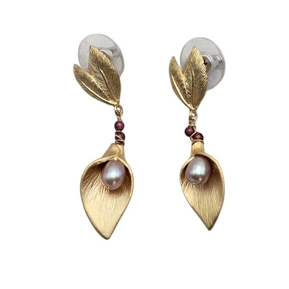 Calla Lily Faux Pearl Drop Gold Earrings Vintage Style Floral Dangle - Picture 4 of 6